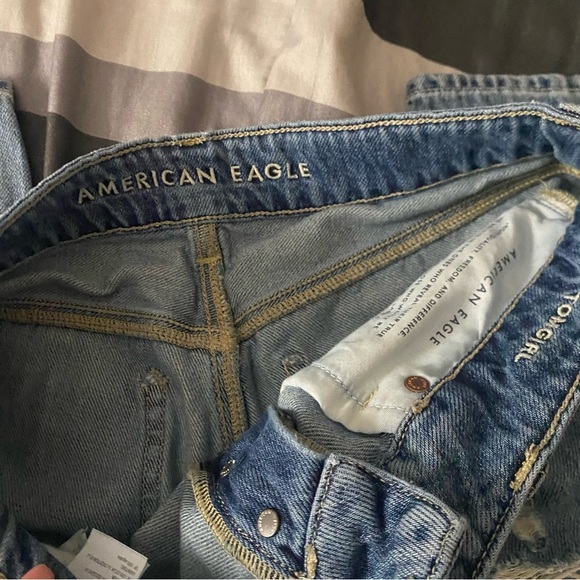American Eagle Ripped Jeans - Picture 2 of 5